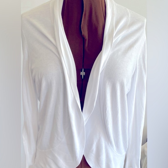🤍REITMANS🤍Pure white cardigan. Never worn. Size medium. - Picture 2 of 9